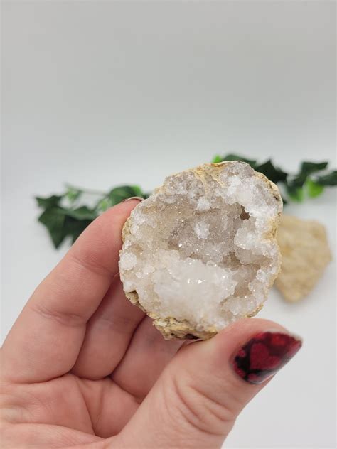 10,000+ Words on the Enchanting World of Geodes Quartz