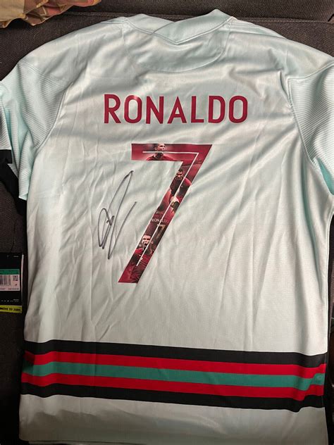 10,000 Ronaldo Autographed Jerseys Sold in One Day