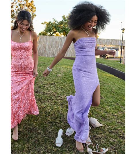 10,000 Ways to Slay in a Strapless Summer Dress