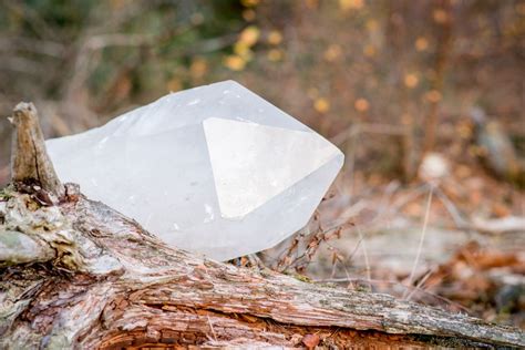 10,000-Word Guide to Opaque White Crystals: Unlocking the Secrets of Milky Quartz