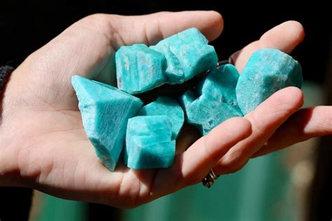 10 Amazing Facts: Amazonite Crystals for Harmony & Balance