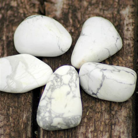 10 Astonishing Properties of Howlite: Your Guide to the "Calming Stone"