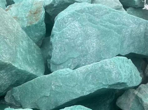 10 Astounding Benefits of Amazonite: Unlock Its Spiritual & Healing Powers