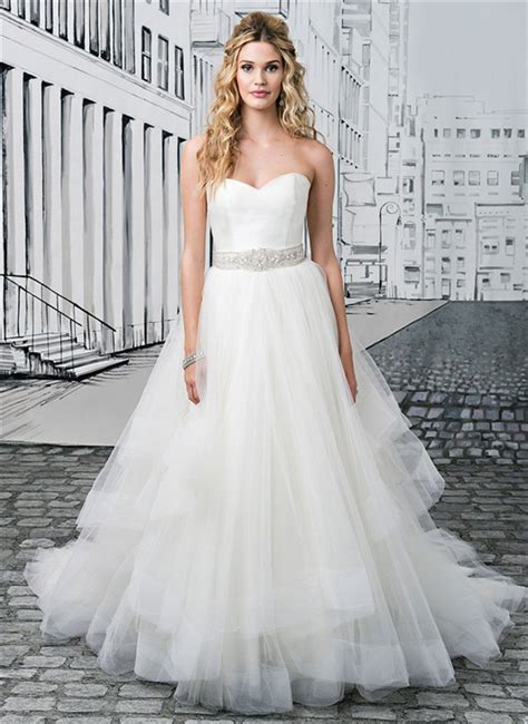 10 Bridal Dress Tips for Big Busts: The Complete Guide