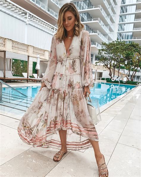 10 Flowy Beach Dresses for Effortless Summer Style