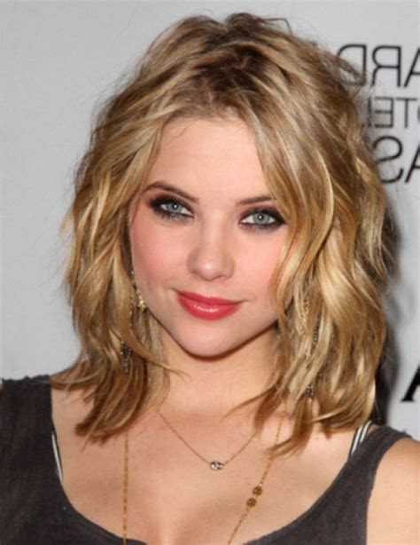 10 Gorgeous Haircuts for Semi-Curly Hair That'll Turn Heads