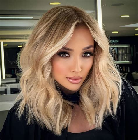 10 Honey Blonde Hair Color Ideas to Inspire Your Next Salon Visit