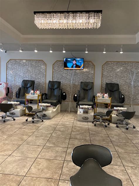 10 Luxurious Nail Salons in Louisville, KY