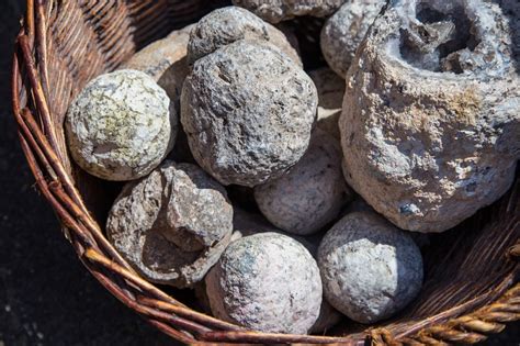 10 Must-Know Geode Identification Tips For Rockhounds & Collectors