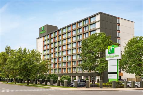 10 Reasons to Stay at Holiday Inn Boston Bunker Hill