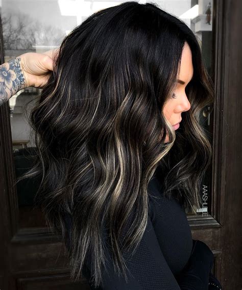 10 Spellbinding Short Dark Hair Highlights to Illuminate Your Tresses