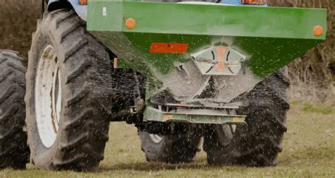 10 Tips for Choosing the Best Motorized Fertilizer Spreader