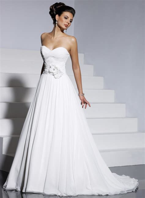 10 Tips for Choosing the Perfect Strapless A-Line Wedding Dress