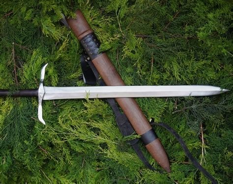 10. Calcharo's Steel Sword: A Versatile Blade for Beginners