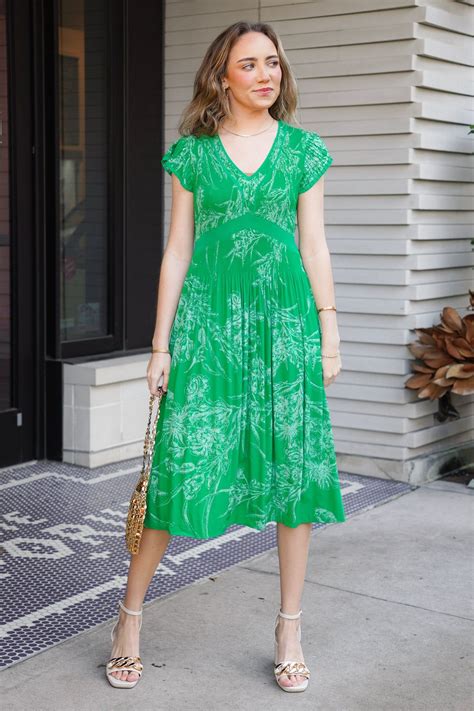 100+ Flattering Dresses That Will Turn Heads