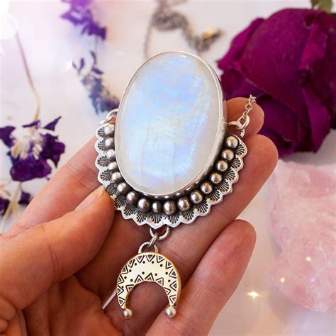 10000+ Moonstone Bracelet Meaning and Magic Uses