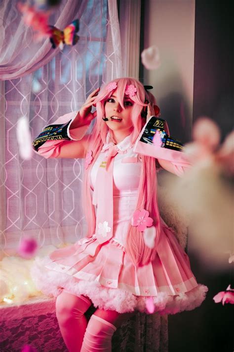 1001 Enchanting Sakura Miku Cosplay