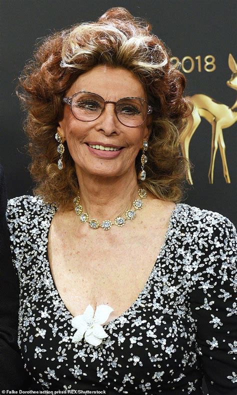 1001 Ways to Glam Up with Sophia Loren Wigs