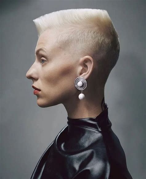 12 Chic Haircuts for Balding Women to Embolden Confidence