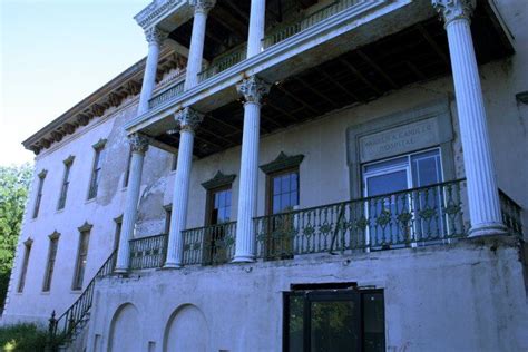 12 Haunted Houses in RI That Will Send Chills Down Your Spine