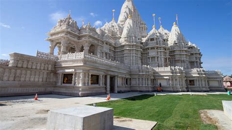 12 Hindu Temples in New Jersey: A Pilgrimage to Serenity and Devotion