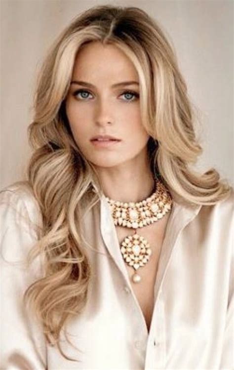 12 Ravishing Hairstyles for Blonde Long Beauties