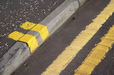 12 Unbreakable Rules of Parking at Unbroken Double Yellow Lines