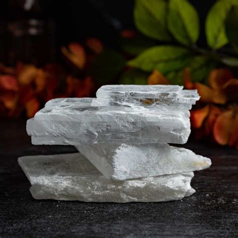 13 Incredible Selenite Healing Qualities You Can't Ignore