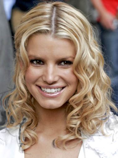 14" Jessica Simpson Stuns with Shoulder-Length Layered Wavy Lace Wig