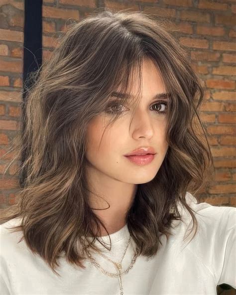 15+ Captivating Wavy Shoulder-Length Hair Transformations