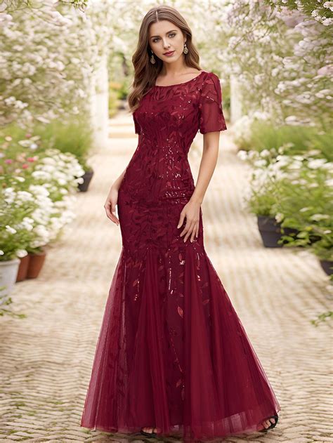 15 Enchanting Formal Burgundy Dresses for Every Occasion