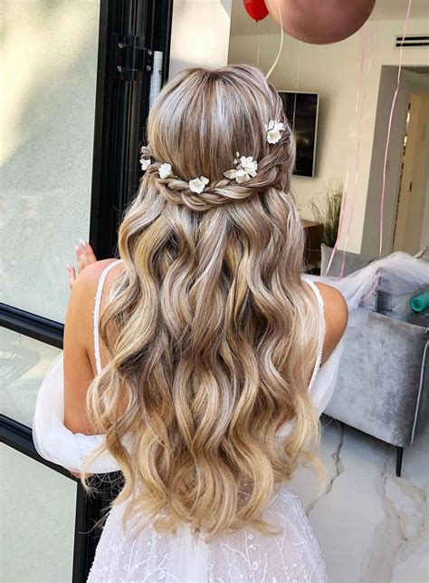 15 Must-Have Prom Hairstyles for Your Special Night