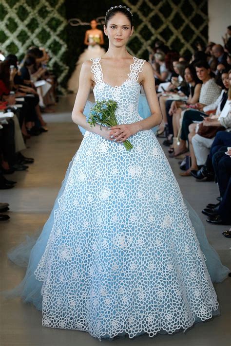 15 Oscar de la Renta Dresses That Will Make You Feel Like a Princess