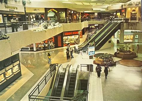 15 Surprising Facts About Hawthorne Plaza Shopping Center