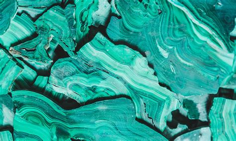 17 Malachite Properties That Will Transform Your Life