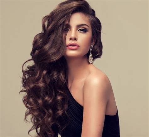 18 Inches of Voluminous Glamour: