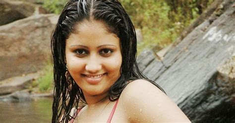 18 year indian girl nangi cudai photo and wallpepar Doc