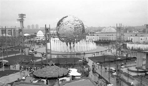 1940 world's fair red and gold glass memoriabia