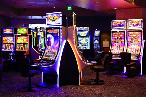 2,990 slot machines