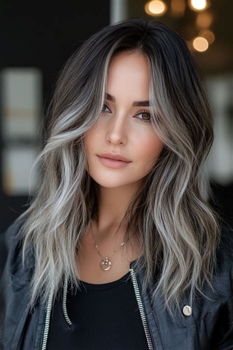 2-Tone Hair: A Guide to 10 Styles That Will Inspire You