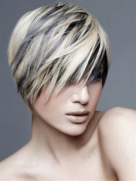 20 Enchanting Short Brown Hair with Blonde Highlights for an Eye-Catching Look