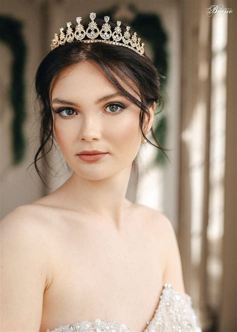 200+ Shimmering Tiaras for a Princess-Perfect Look