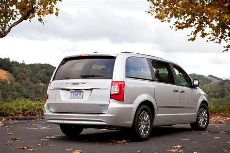 2011 chrysler town country specifications Doc