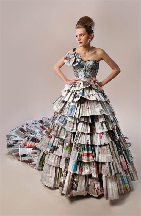 2022's Newspaper Dress: A Fashionable Way to Recycle