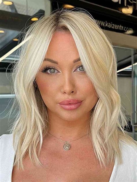 2023's Medium Length Wig Synthetic Wavy Wigs Lace Front Blonde Wigs VS. Human Hair