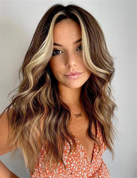 2023's Top 7 Brown Hair with Face Framing Highlights Trends