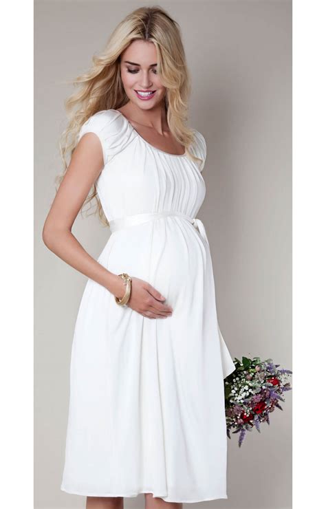 2023's Ultimate Guide to Maternity Dresses for a Glamorous Baby Shower