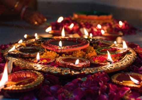 2023 दिवाली: रोशनी और खुशियों का त्योहार मनाने की तैयारी (2023 Diwali: Preparations for the Festival