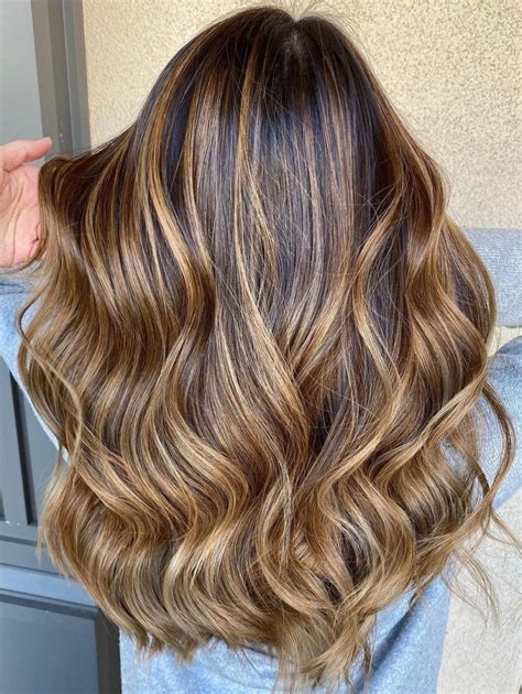 2023-2024 Caramel Hair Color & Blonde Highlights: The Perfect Summer Look