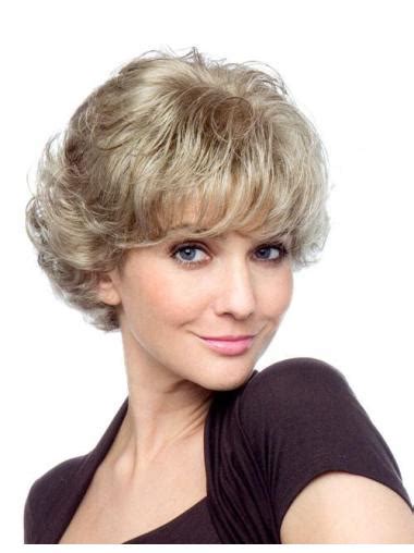 2025's Blonde Wavy Synthetic Beautiful Short Wigs